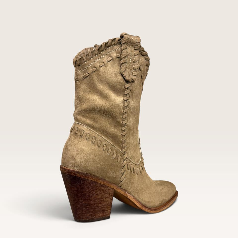Camelia Boots D17