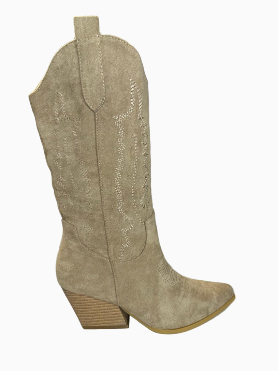 Dakota Suede Boots B129