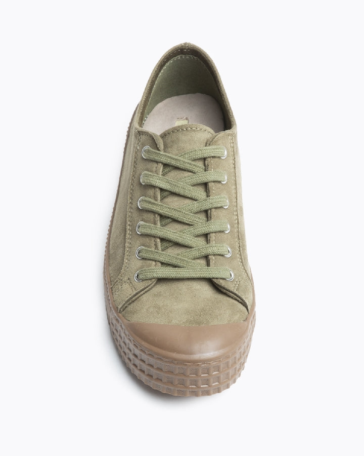 Sleek Sneakers   B47