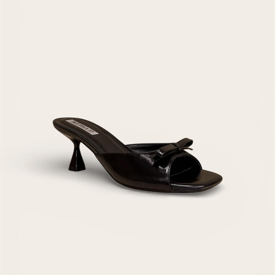 Grace Mules C016