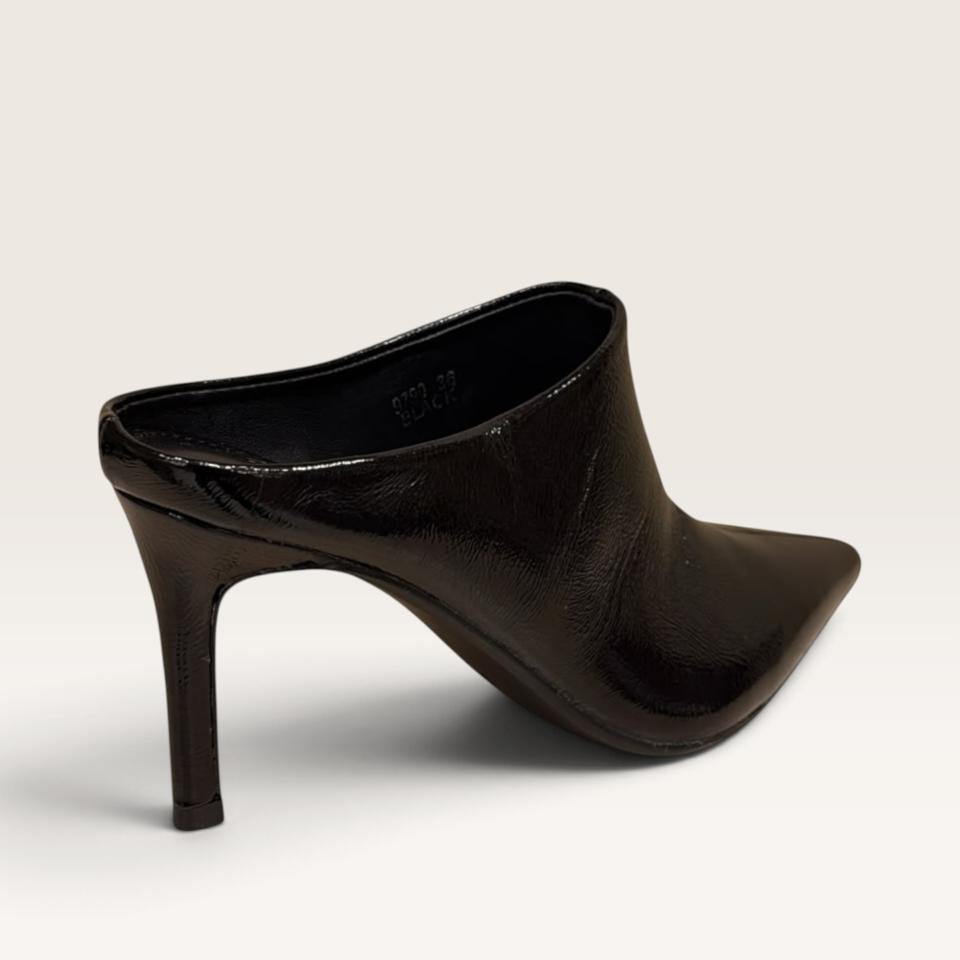 Alexa Mules D116