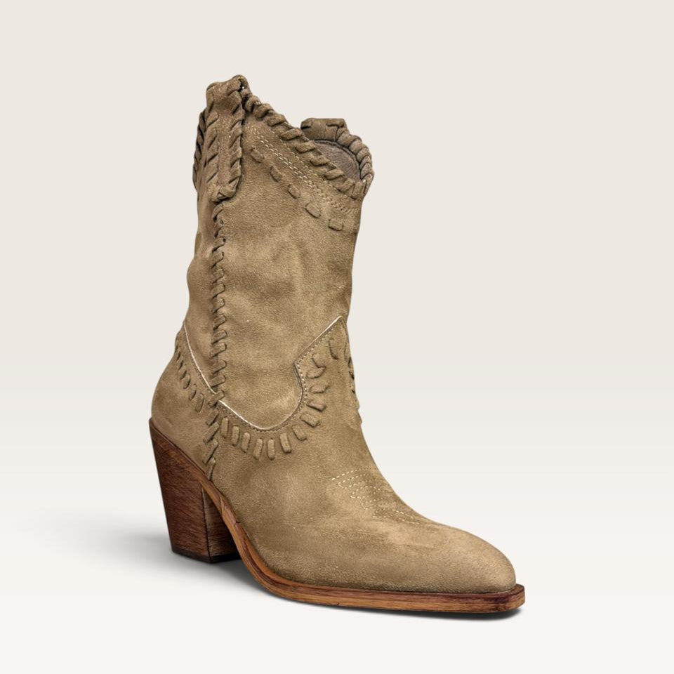 Camelia Boots D17