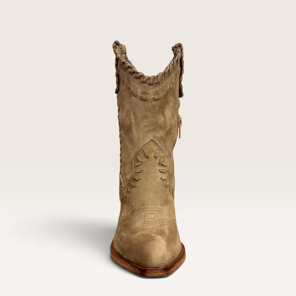 Camelia Boots D17
