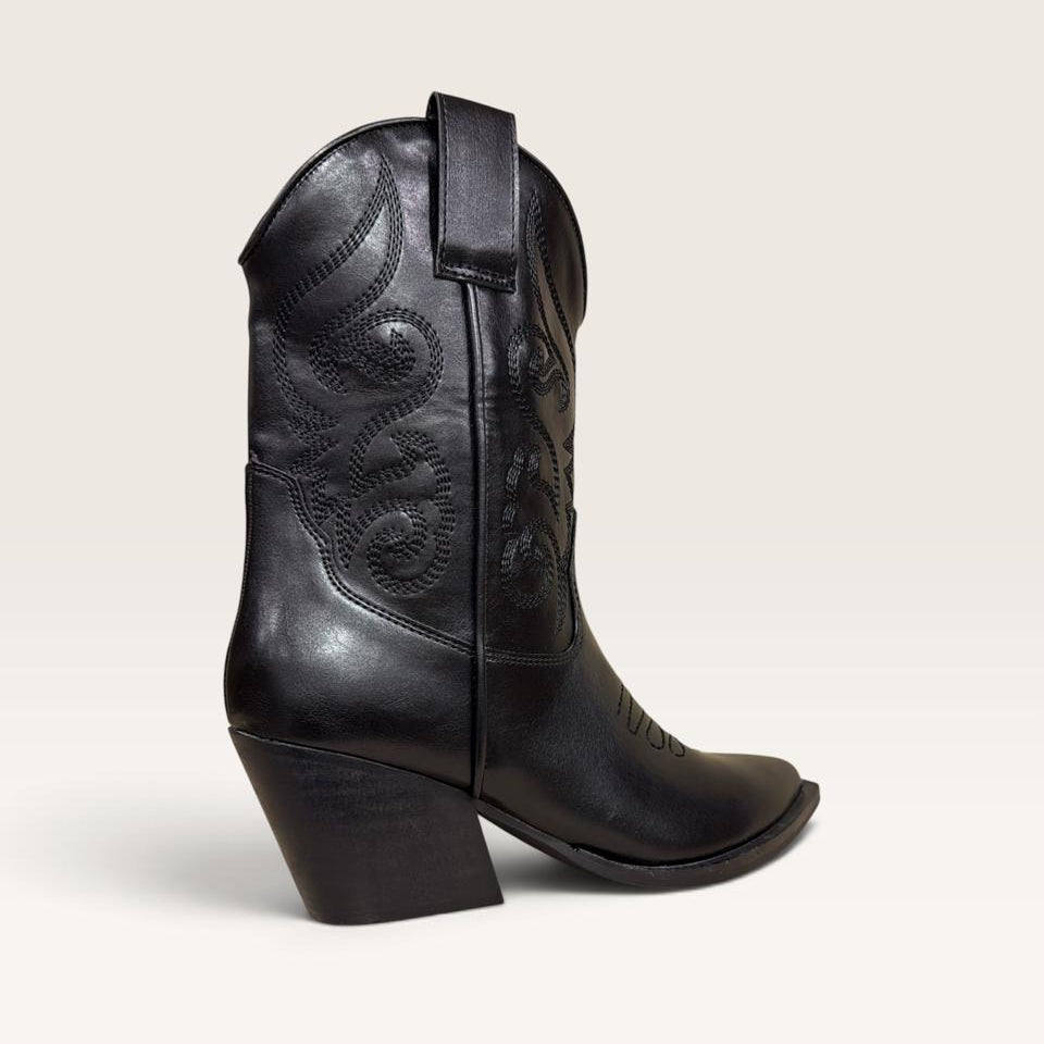 Alexia Boots  D11